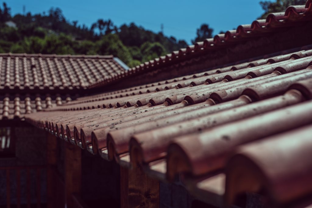 Emergency Roof Repairs: How to Handle Roofing Crises in Miami Gardens